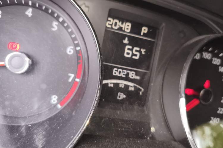Used Volkswagen Gran Lavida 2017 1.6L Automatic Comfort Edition Odometer Close Up