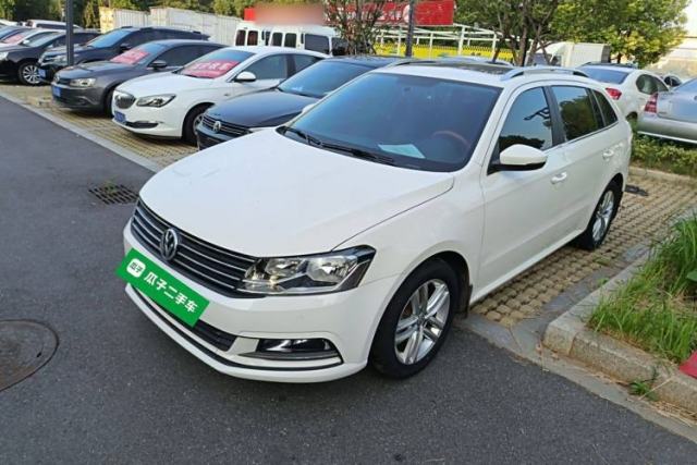 Ojetý Volkswagen Gran Lavida 2017 180TSI DSG Comfort Edition