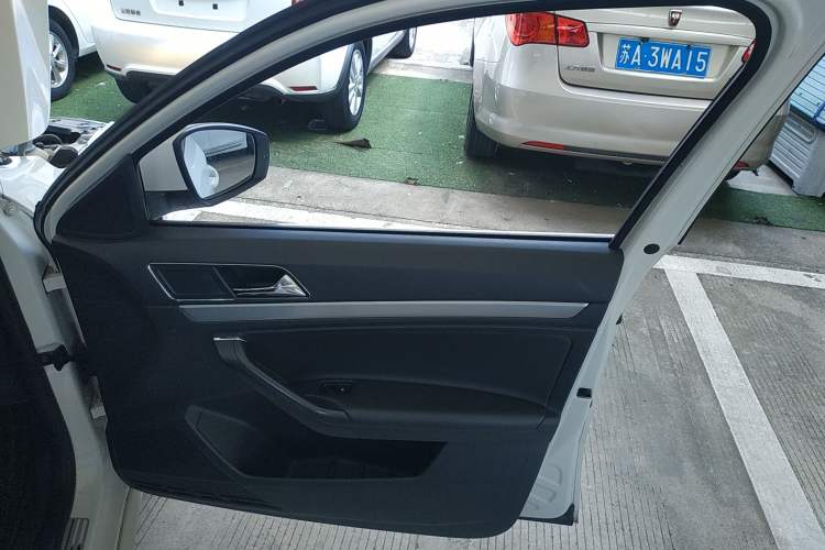Used Volkswagen Gran Lavida 2017 1.6L Automatic Comfort Edition Right Front Door Interior