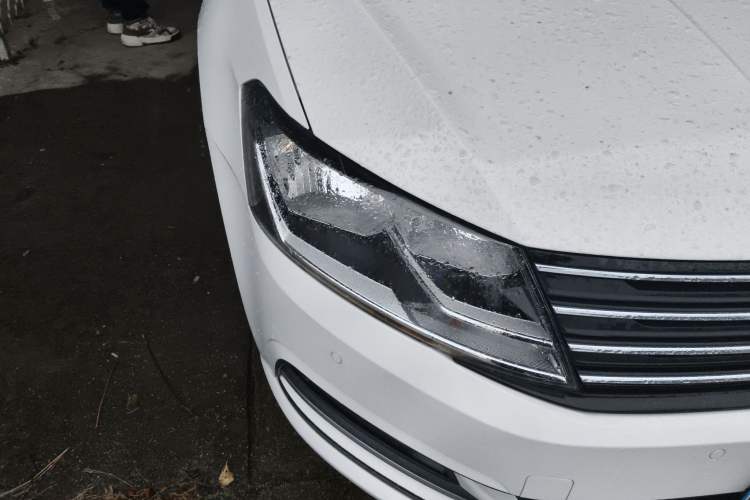 Used Volkswagen Gran Lavida 2017 1.6L Automatic Comfort Edition Right Front Headlight