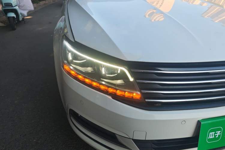 Used Volkswagen Gran Lavida 2017 180TSI DSG Comfort Edition Right Front Headlight