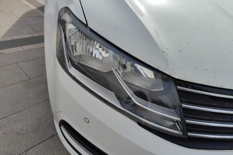 Used Volkswagen Gran Lavida 2017 1.6L Automatic Comfort Edition Right Front Headlight