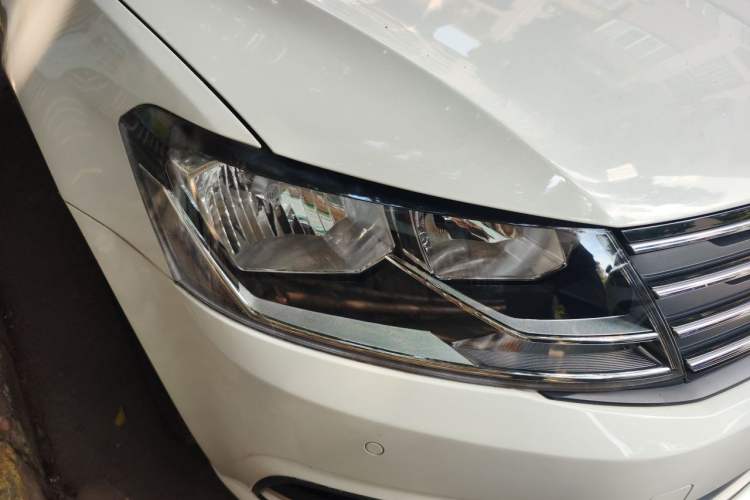 Used Volkswagen Gran Lavida 2017 230TSI DSG Comfort Edition Right Front Headlight