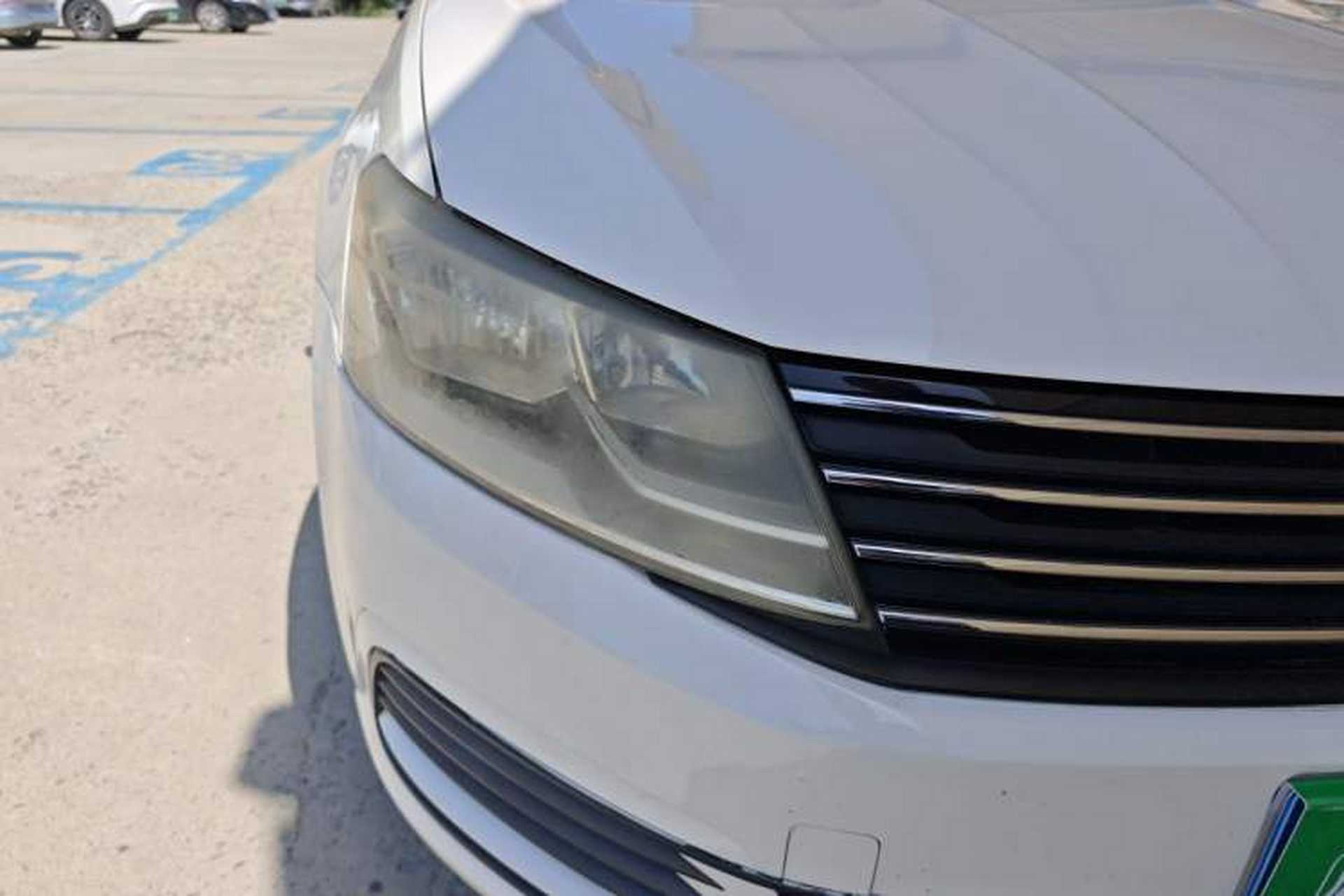Used Volkswagen Gran Lavida 2017 1.6L Automatic Fashion Edition Right Front Headlight