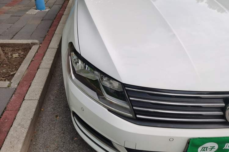 Used Volkswagen Gran Lavida 2017 1.6L Automatic Comfort Edition Right Front Headlight