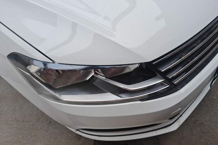 Used Volkswagen Gran Lavida 2017 180TSI DSG Comfort Edition Right Front Headlight