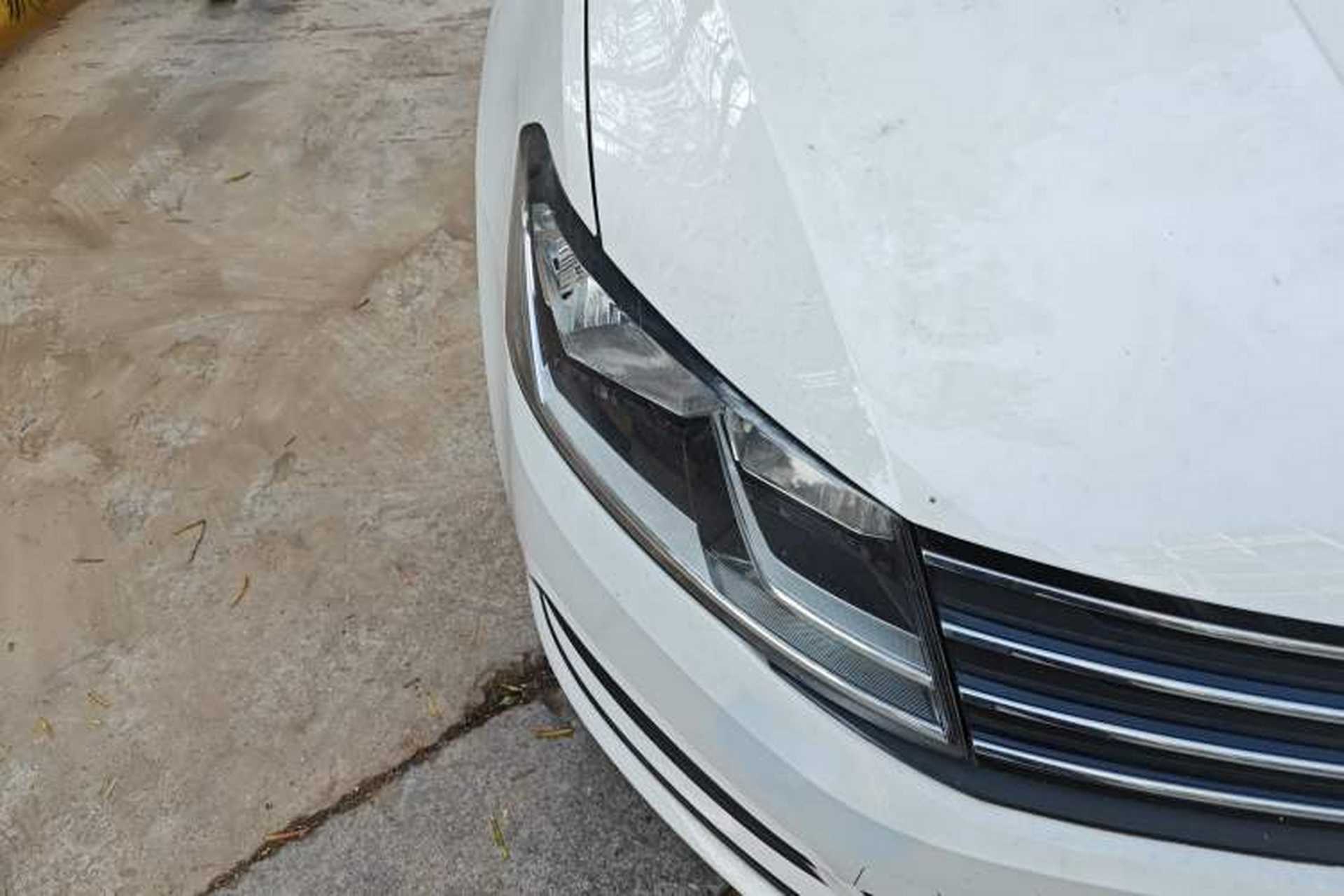 Used Volkswagen Gran Lavida 2017 1.6L Automatic Fashion Edition Right Front Headlight