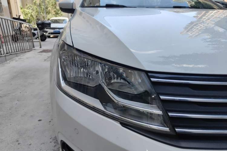 Used Volkswagen Gran Lavida 2017 1.6L Manual Comfort Edition Right Front Headlight