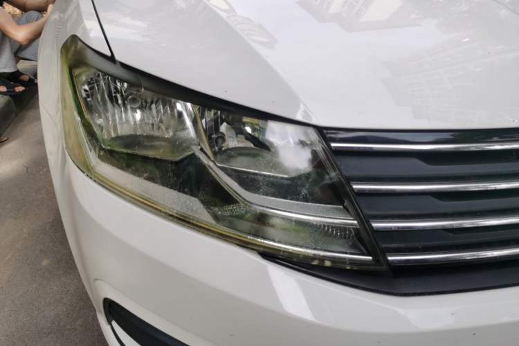 Used Volkswagen Gran Lavida 2017 1.6L Manual Fashion Edition Right Front Headlight