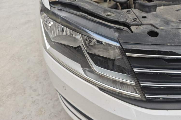 Used Volkswagen Gran Lavida 2017 180TSI DSG Comfort Edition Right Front Headlight