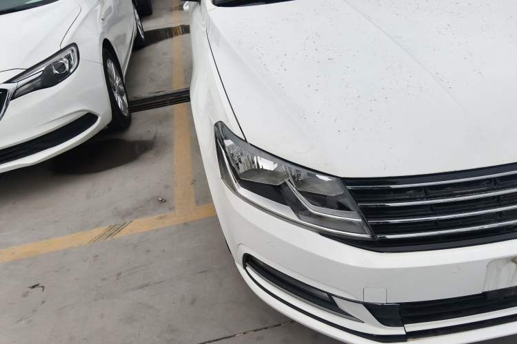 Used Volkswagen Gran Lavida 2017 180TSI DSG Comfort Edition Right Front Headlight