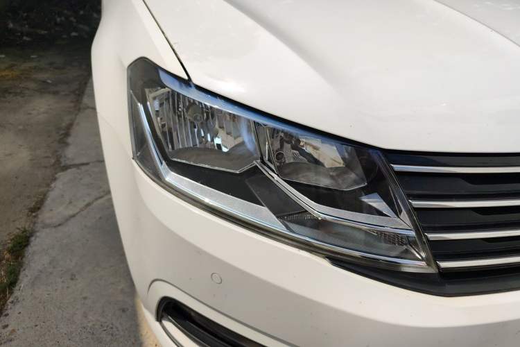 Used Volkswagen Gran Lavida 2017 180TSI DSG Comfort Edition Right Front Headlight