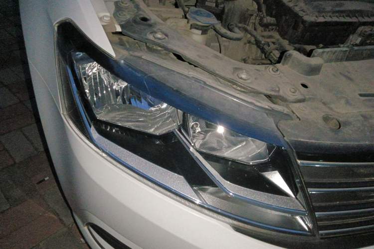 Used Volkswagen Gran Lavida 2017 1.6L Manual Fashion Edition Right Front Headlight