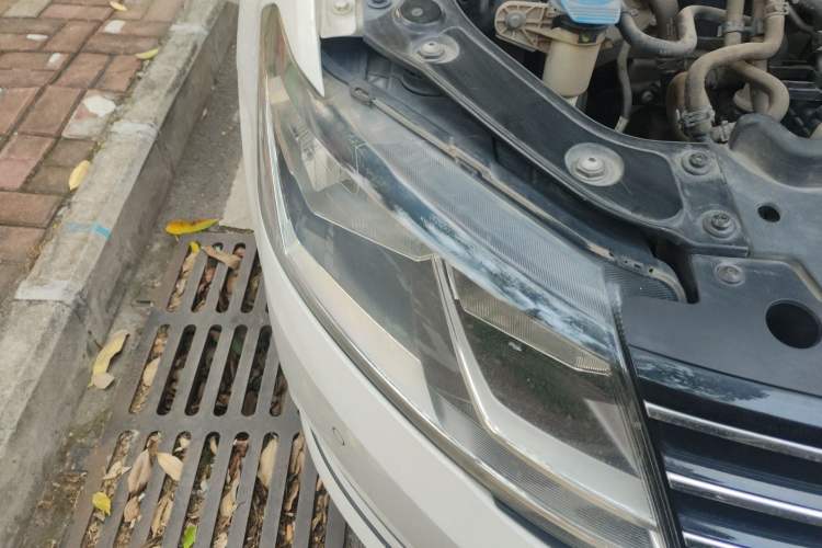 Used Volkswagen Gran Lavida 2017 180TSI DSG Comfort Edition Right Front Headlight