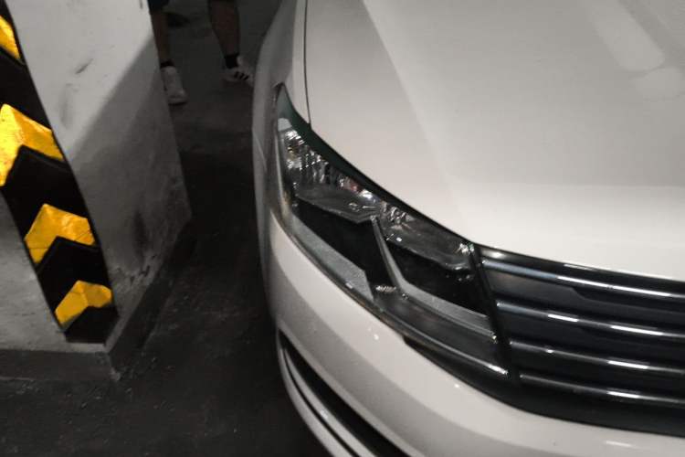 Used Volkswagen Gran Lavida 2017 180TSI DSG Comfort Edition Right Front Headlight