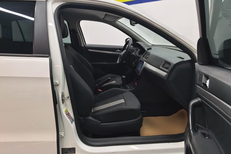 Used Volkswagen Gran Lavida 2017 1.6L Manual Fashion Edition Right Front Seat
