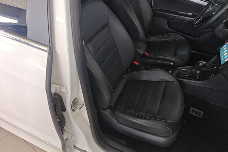 Used Volkswagen Gran Lavida 2017 180TSI DSG Comfort Edition Right Front Seat