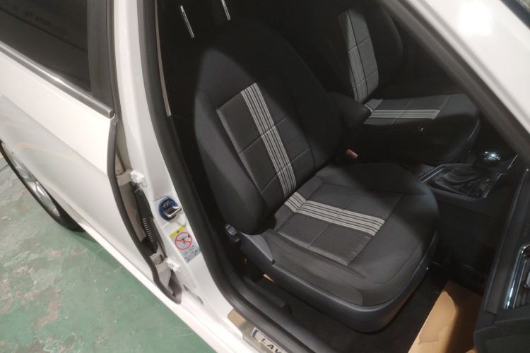 Used Volkswagen Gran Lavida 2017 1.6L Automatic Fashion Edition Right Front Seat