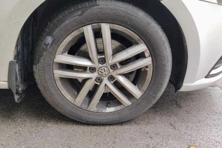 Used Volkswagen Gran Lavida 2017 230TSI DSG Comfort Edition Right Front Wheel Hub