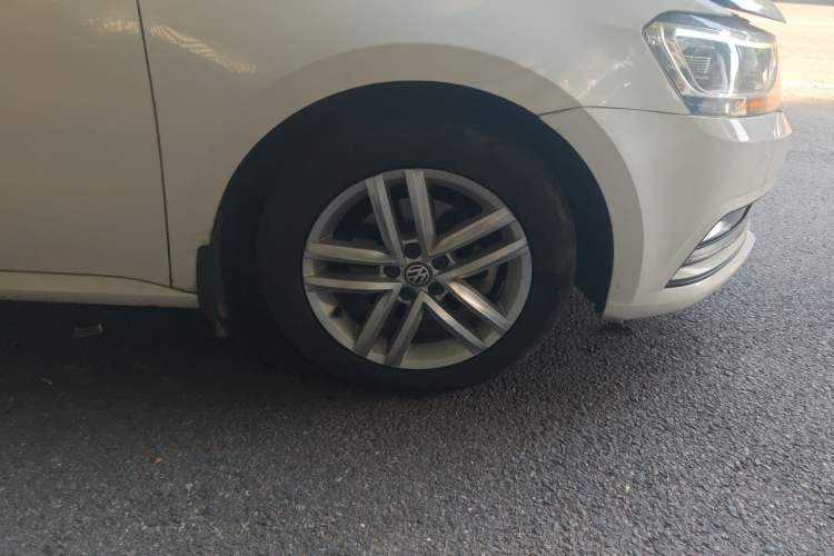 Used Volkswagen Gran Lavida 2017 180TSI DSG Comfort Edition Right Front Wheel Hub