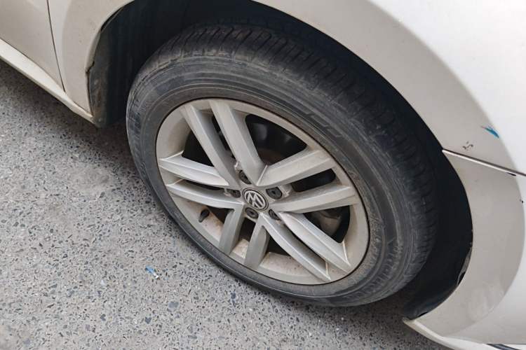Used Volkswagen Gran Lavida 2017 180TSI DSG Comfort Edition Right Front Wheel Hub