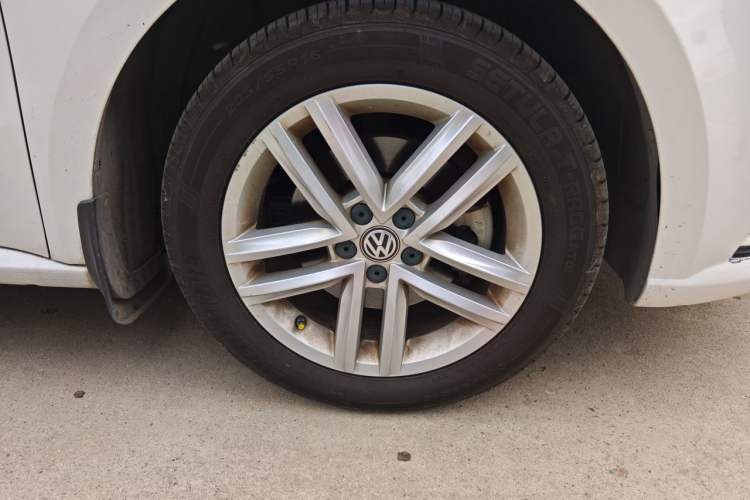 Used Volkswagen Gran Lavida 2017 1.6L Automatic Comfort Edition Right Front Wheel Hub
