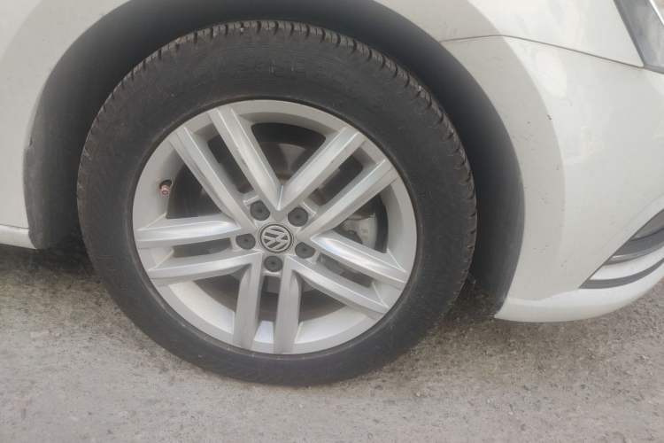 Used Volkswagen Gran Lavida 2017 180TSI DSG Comfort Edition Right Front Wheel Hub