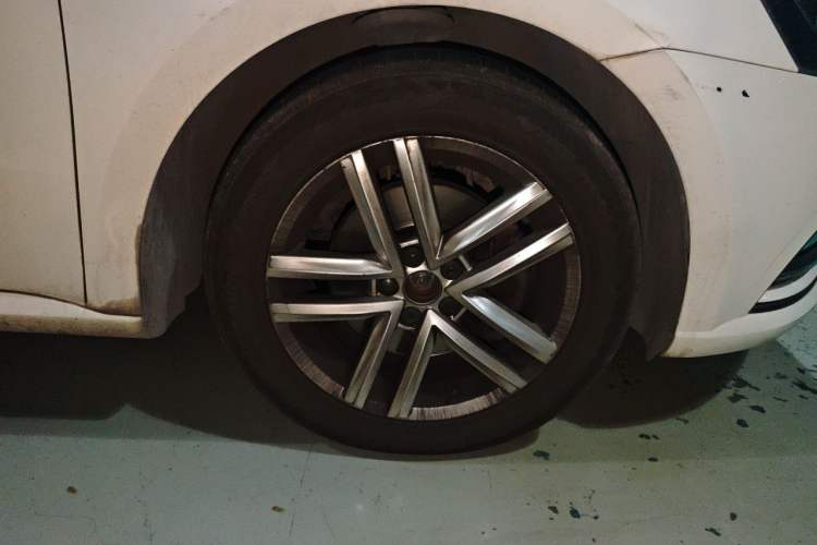 Used Volkswagen Gran Lavida 2017 230TSI DSG Comfort Edition Right Front Wheel Hub