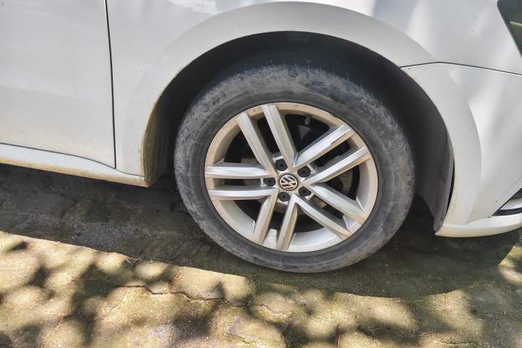 Used Volkswagen Gran Lavida 2017 180TSI DSG Comfort Edition Right Front Wheel Hub