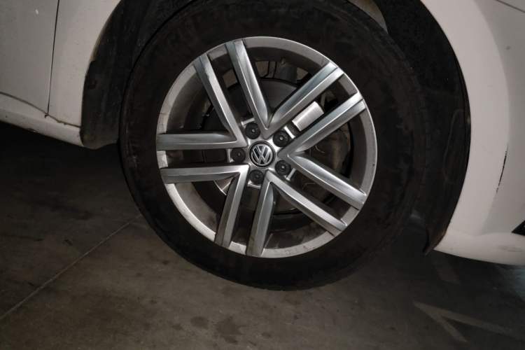 Used Volkswagen Gran Lavida 2017 230TSI DSG Comfort Edition Right Front Wheel Hub