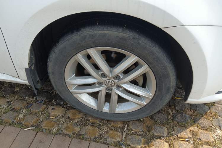 Used Volkswagen Gran Lavida 2017 180TSI DSG Comfort Edition Right Front Wheel Hub