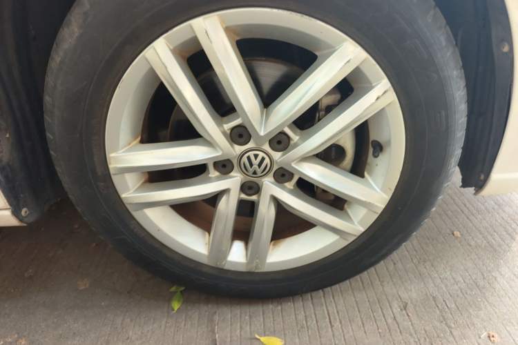 Used Volkswagen Gran Lavida 2017 230TSI DSG Comfort Edition Right Front Wheel Hub