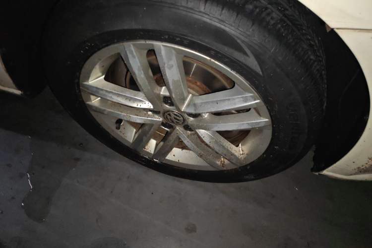 Used Volkswagen Gran Lavida 2017 180TSI DSG Comfort Edition Right Front Wheel Hub