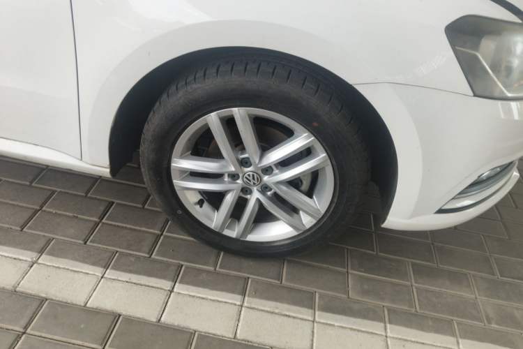 Used Volkswagen Gran Lavida 2017 180TSI DSG Comfort Edition Right Front Wheel Hub