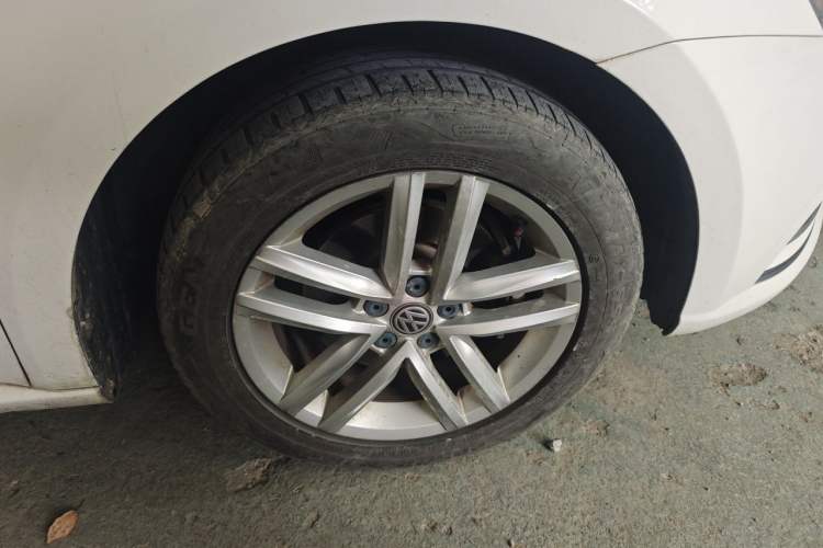 Used Volkswagen Gran Lavida 2017 1.6L Automatic Comfort Edition Right Front Wheel Hub