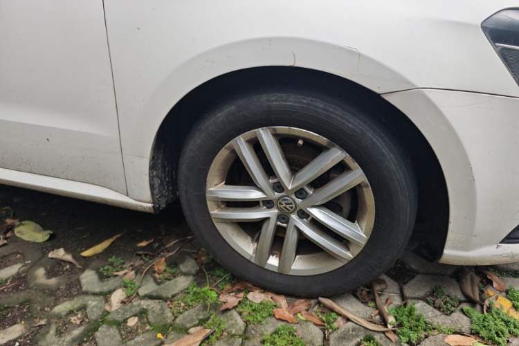 Used Volkswagen Gran Lavida 2017 230TSI DSG Comfort Edition Right Front Wheel Hub