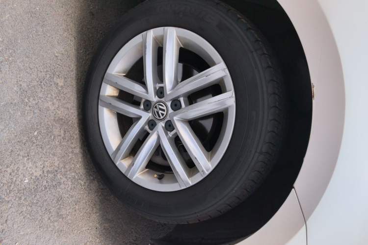 Used Volkswagen Gran Lavida 2017 230TSI DSG Comfort Edition Right Front Wheel Hub