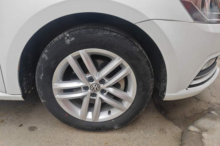 Used Volkswagen Gran Lavida 2017 180TSI DSG Comfort Edition Right Front Wheel Hub