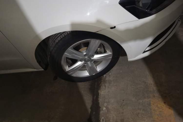 Used Volkswagen Gran Lavida 2017 1.6L Automatic Fashion Edition Right Front Wheel Hub