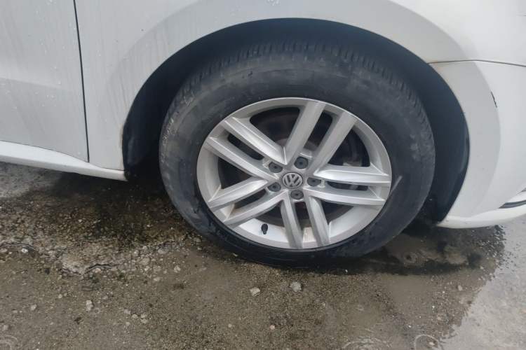 Used Volkswagen Gran Lavida 2017 180TSI DSG Comfort Edition Right Front Wheel Hub