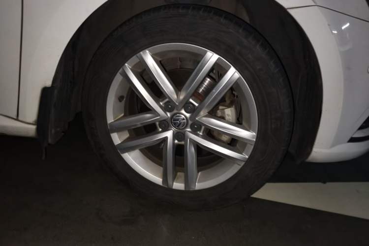Used Volkswagen Gran Lavida 2017 180TSI DSG Comfort Edition Right Front Wheel Hub