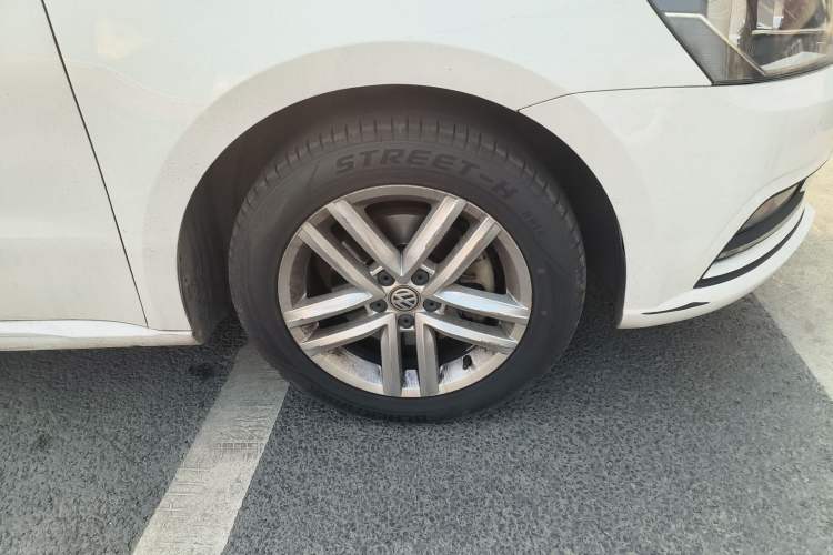 Used Volkswagen Gran Lavida 2017 230TSI DSG Comfort Edition Right Front Wheel Hub
