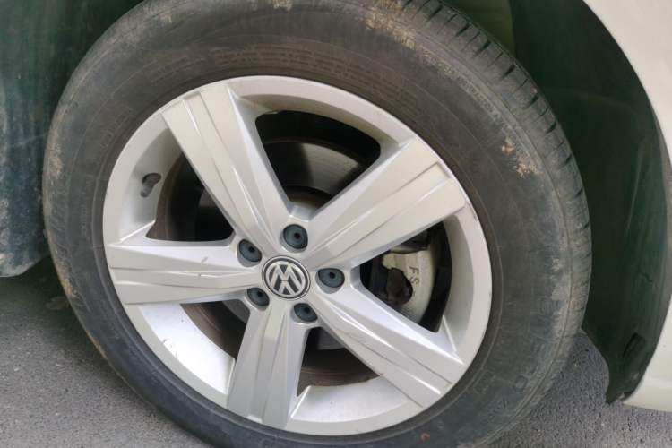 Used Volkswagen Gran Lavida 2017 1.6L Manual Fashion Edition Right Front Wheel Hub