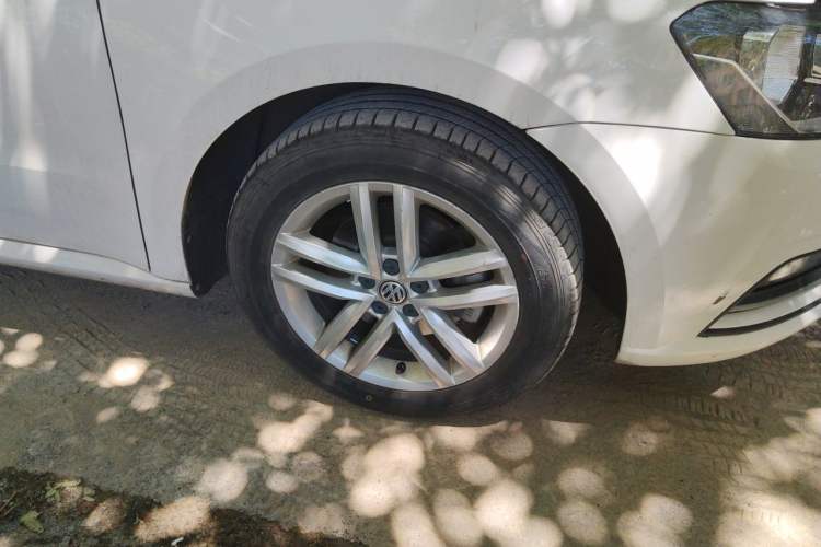 Used Volkswagen Gran Lavida 2017 180TSI DSG Comfort Edition Right Front Wheel Hub