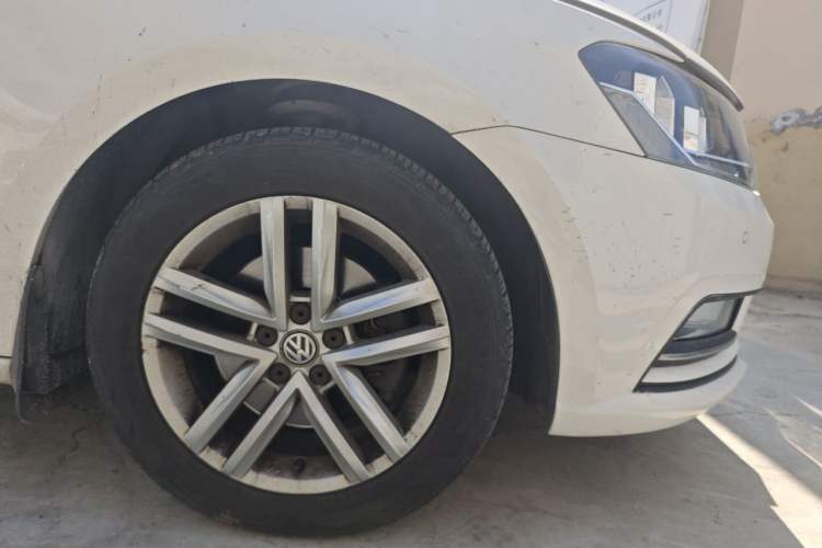 Used Volkswagen Gran Lavida 2017 230TSI DSG Comfort Edition Right Front Wheel Hub