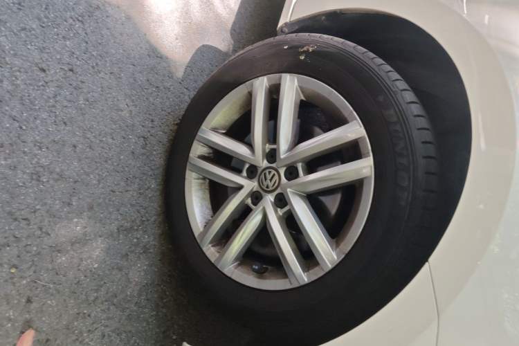 Used Volkswagen Gran Lavida 2017 230TSI DSG Comfort Edition Right Front Wheel Hub