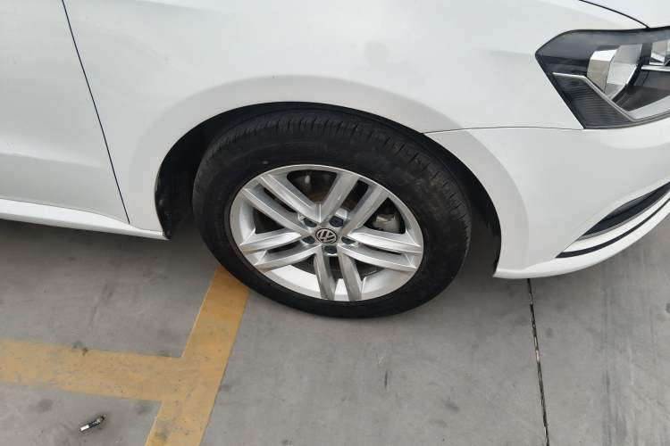 Used Volkswagen Gran Lavida 2017 180TSI DSG Comfort Edition Right Front Wheel Hub