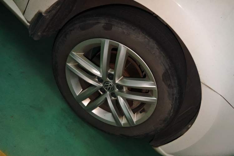 Used Volkswagen Gran Lavida 2017 180TSI DSG Comfort Edition Right Front Wheel Hub