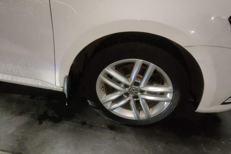 Used Volkswagen Gran Lavida 2017 180TSI DSG Comfort Edition Right Front Wheel Hub