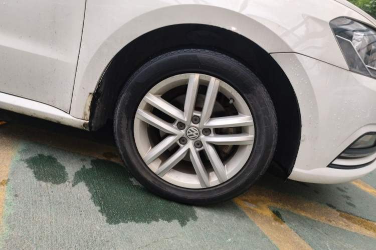 Used Volkswagen Gran Lavida 2017 180TSI DSG Comfort Edition Right Front Wheel Hub